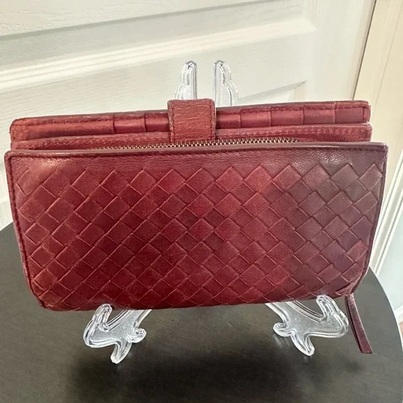 Bottega Veneta Woven Burgundy Classic Leather Wallet - Authentic - Picture 2 of 15